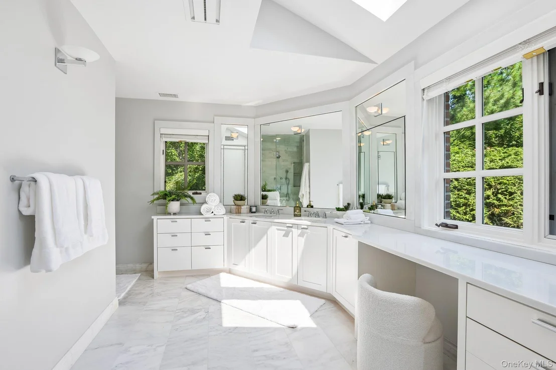 Photo of 90 Greenhaven Road