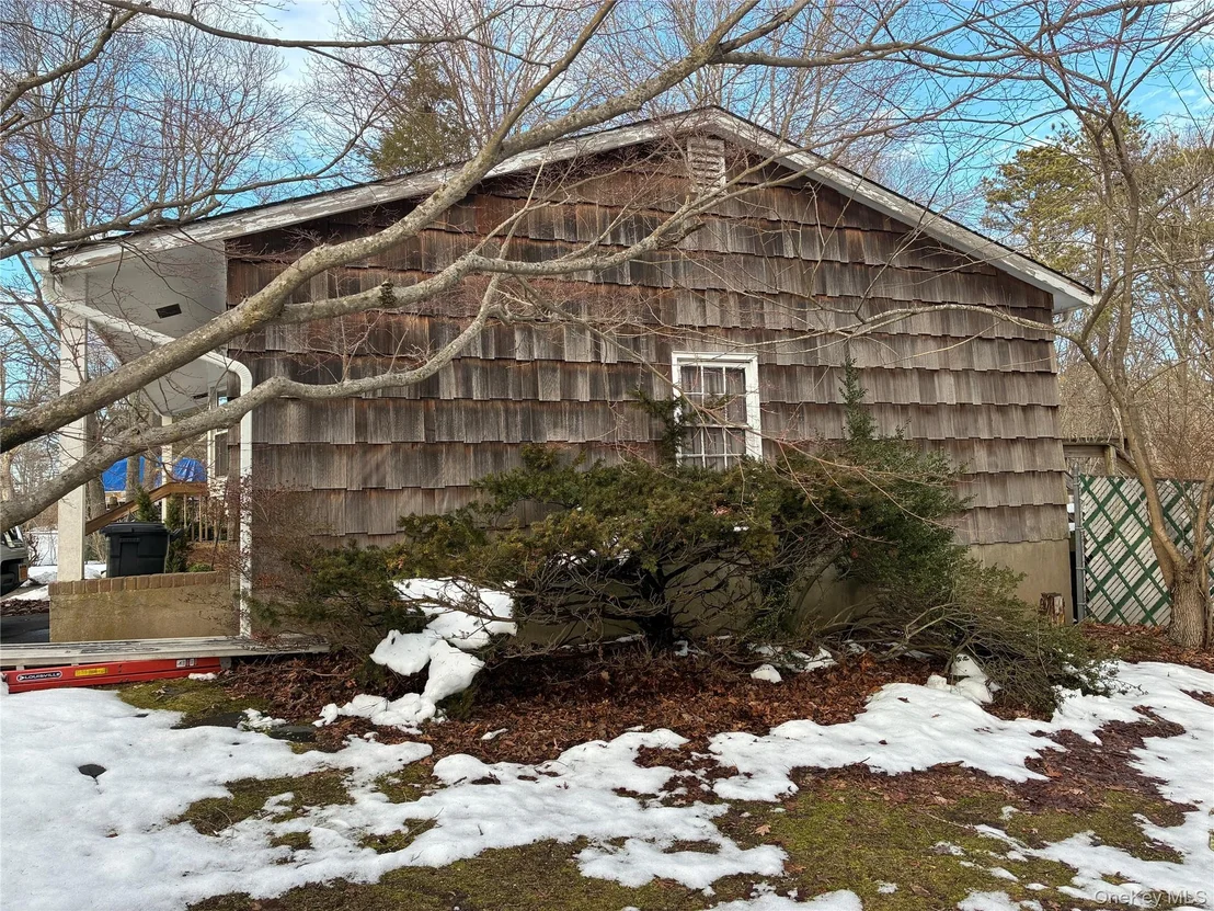 Photo of 429 Robinson Avenue
