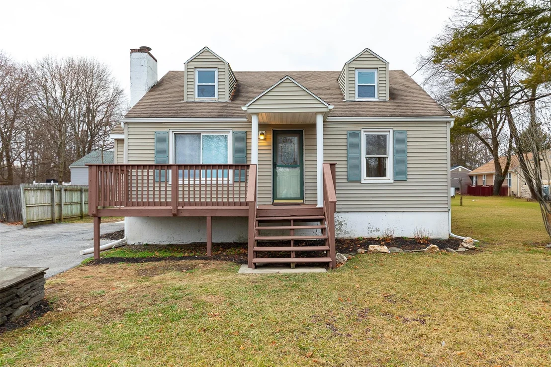 Photo of 305 Violet Avenue
