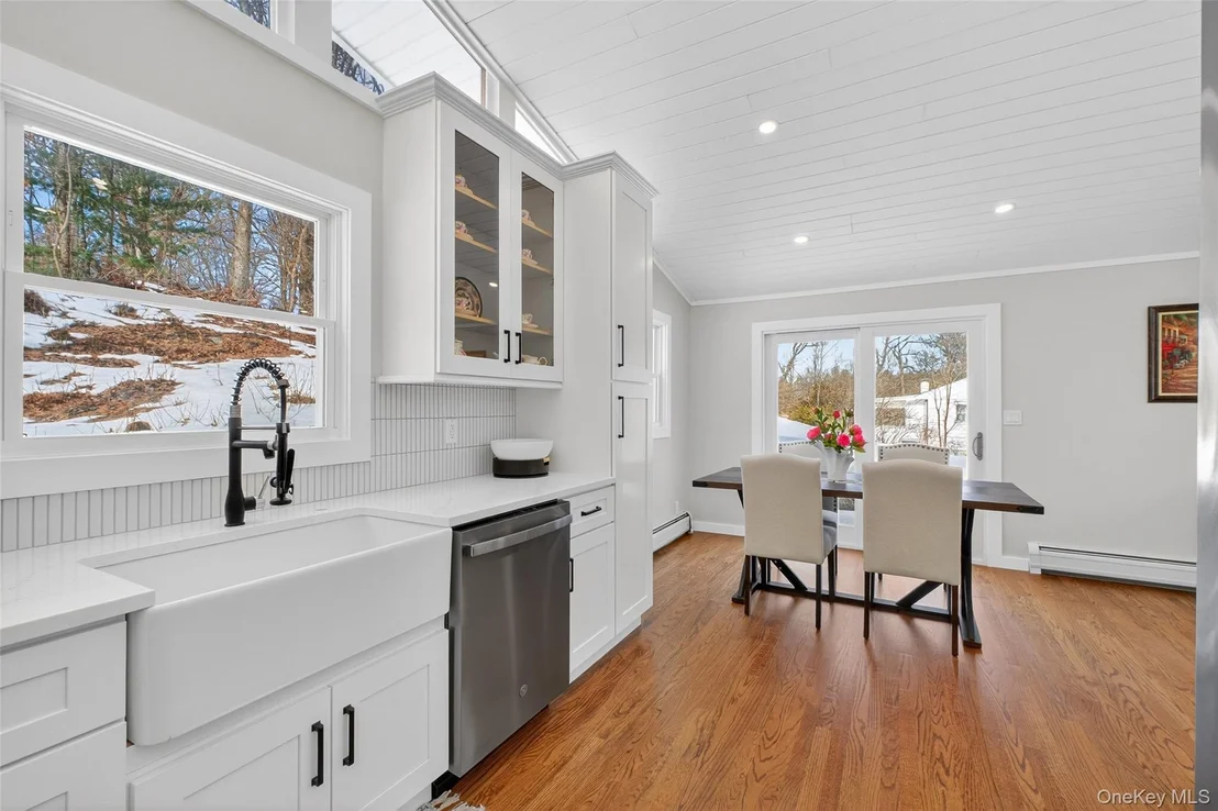 Photo of 74 Roosevelt Road