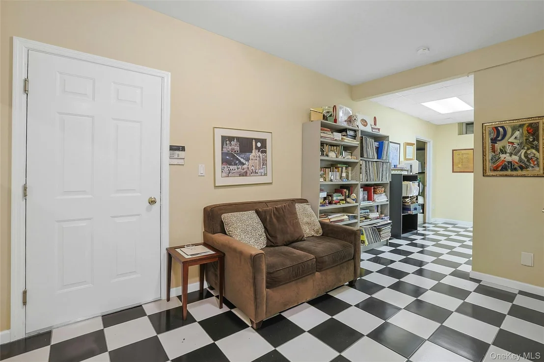Photo of 235 S Boulevard