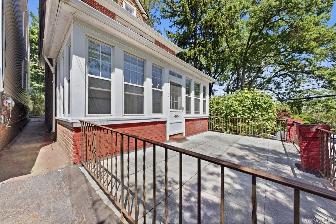 Photo of 5633 Post Road
