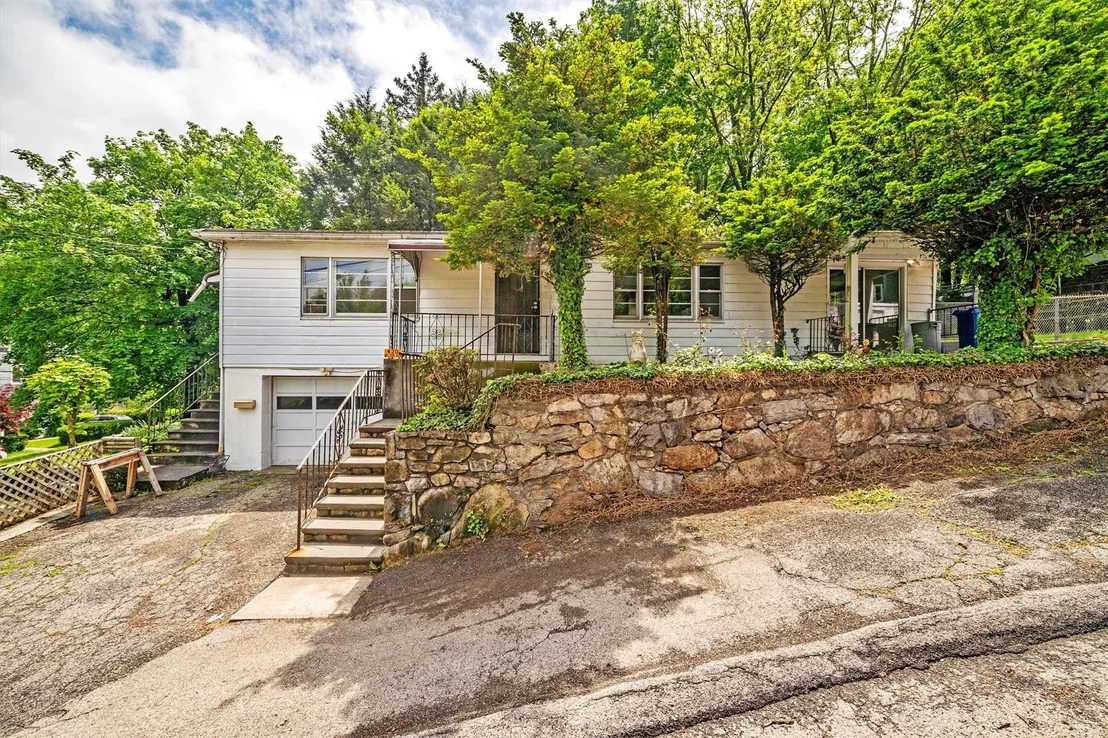 Photo of 420 Nelson Avenue