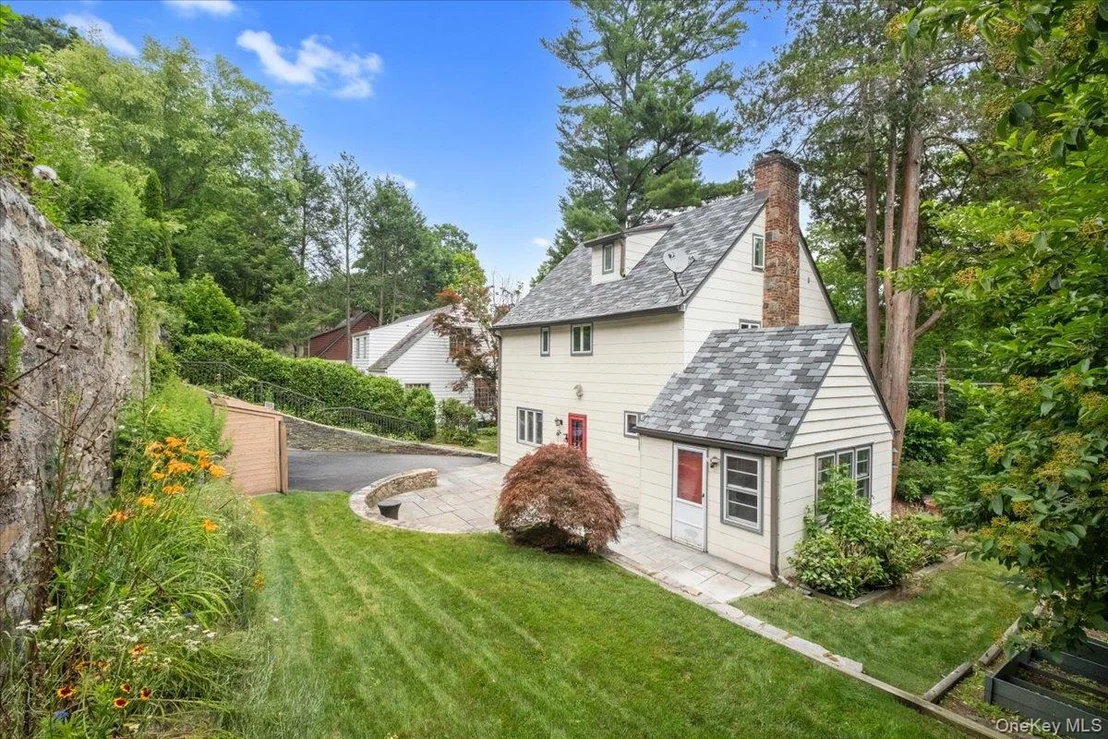 Photo of 1187 Post Road