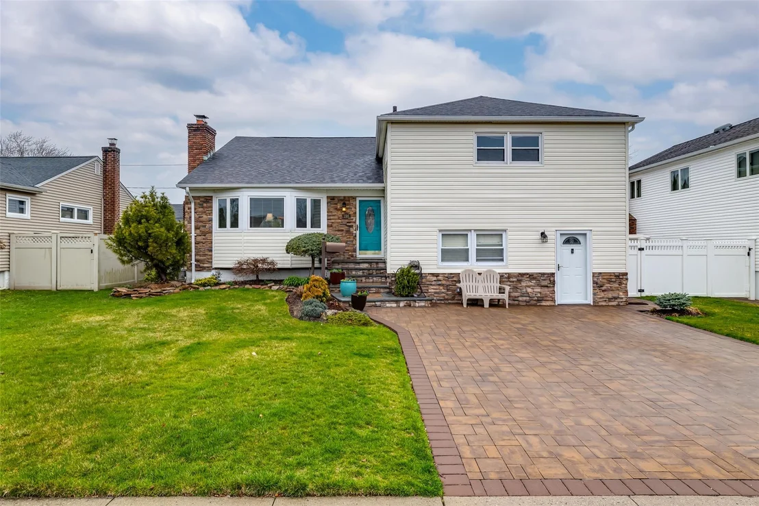 Photo of 196 Daniel Road N