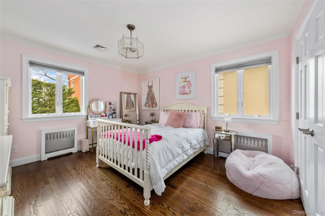 Photo of 15496 Riverside Drive