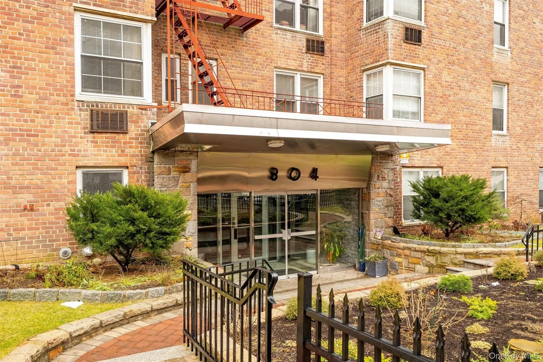 Photo of Unit 5A at 804 Bronx River Road