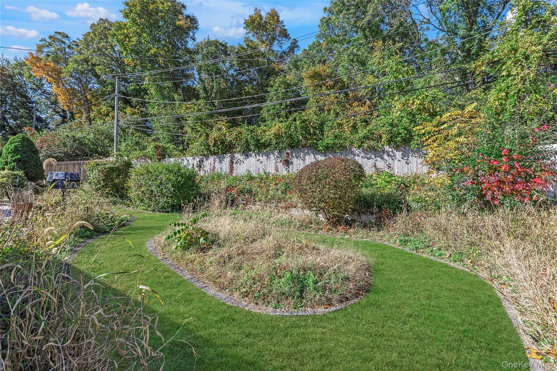 Photo of 6 Roxbury Drive