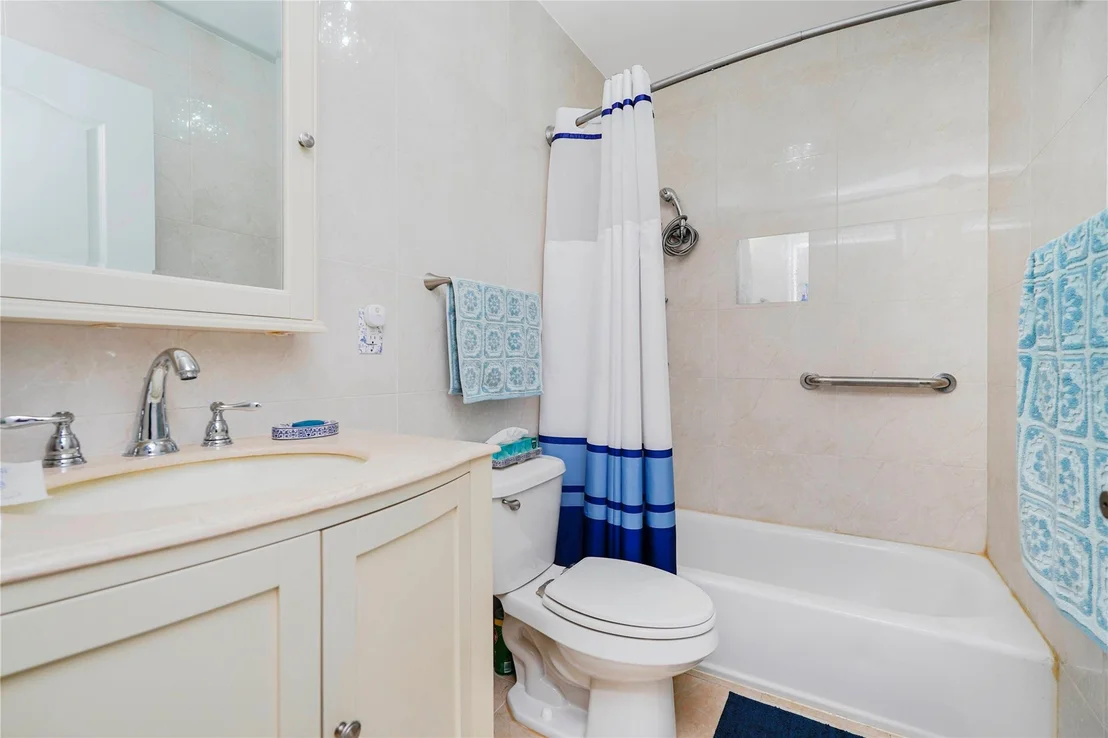 Photo of Unit 3D at 2695 Shell Road