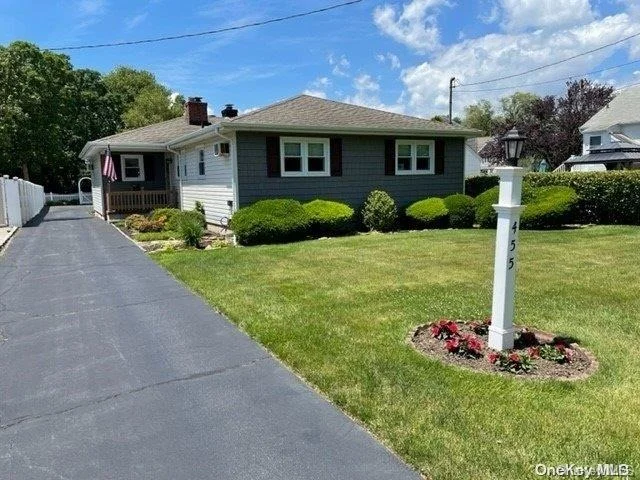 Photo of 455 Beacon Avenue