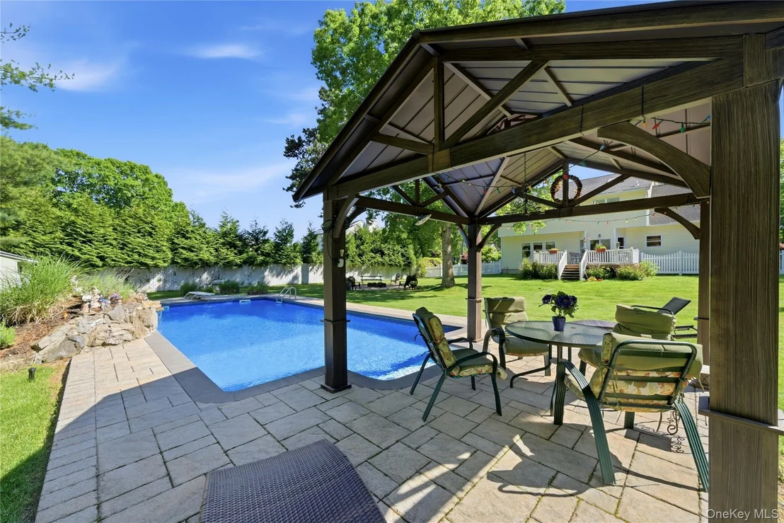 Photo of 9 Ridgefield Drive