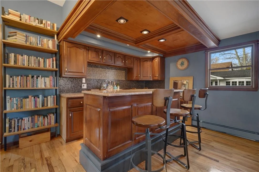 Photo of 323 Lakeside Road