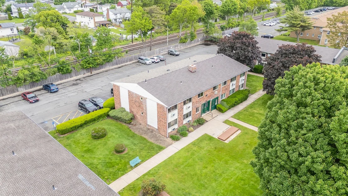 Photo of Unit 37A at 2453 Union Boulevard
