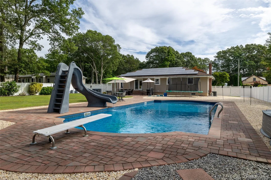 Photo of 44 Juniper Avenue