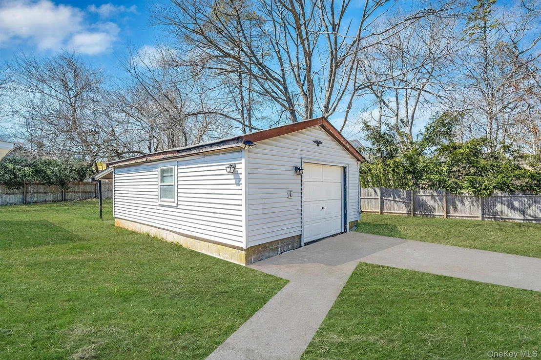 Photo of 2 Roberts Avenue