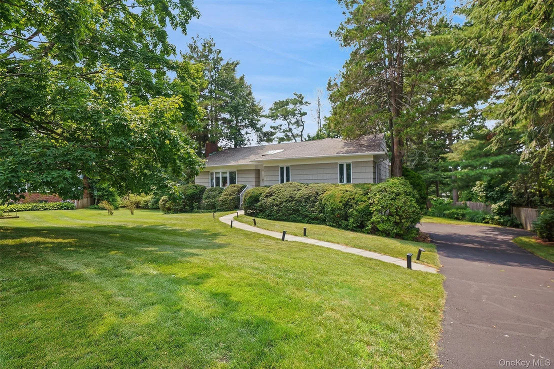Photo of 6 Greenhouse Circle