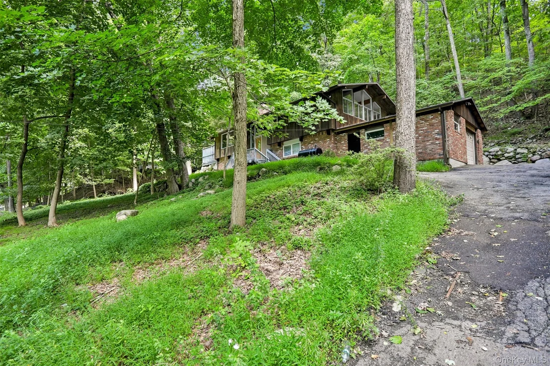 Photo of 951 Haverstraw Road