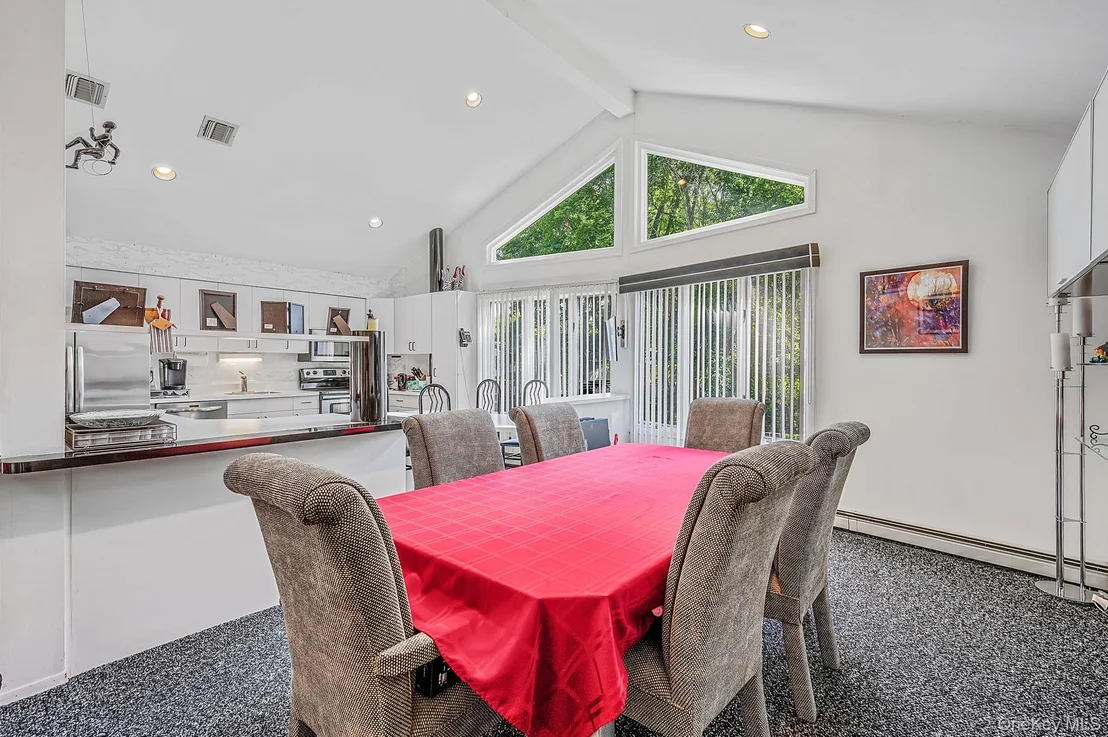 Photo of 48 Oak Avenue