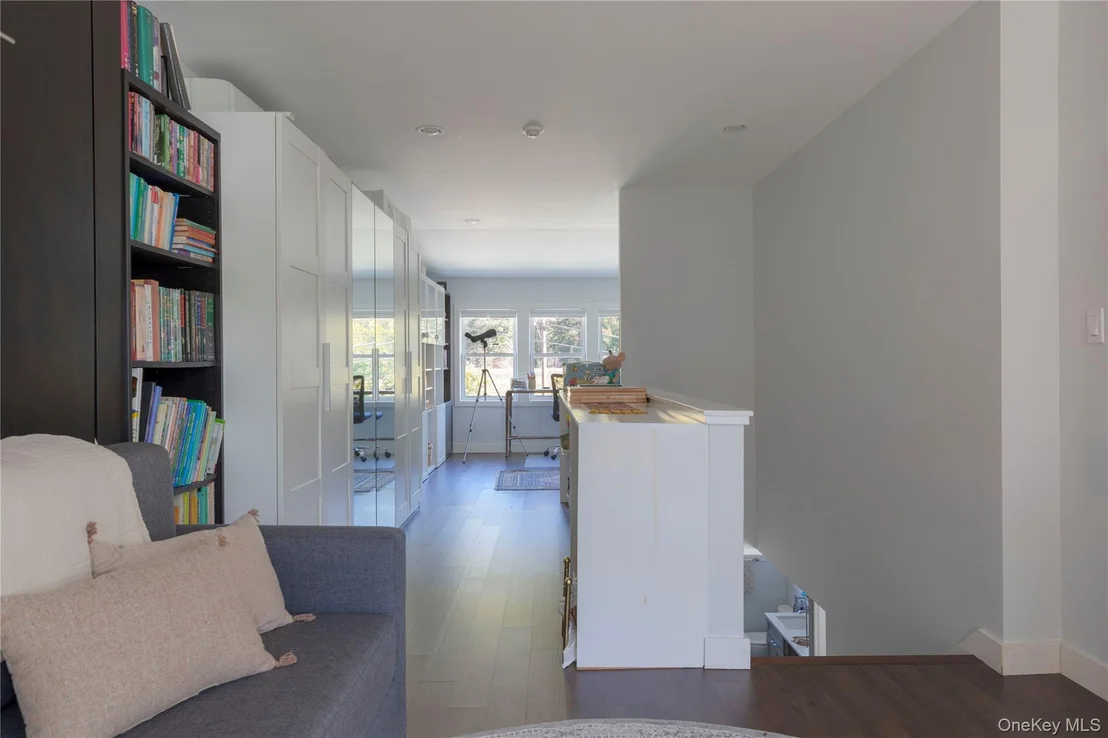 Photo of 32 Hudson River Lane