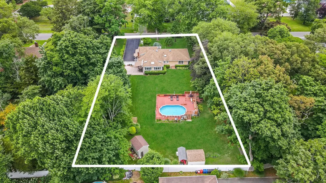 Photo of 2 Clearbrook Drive