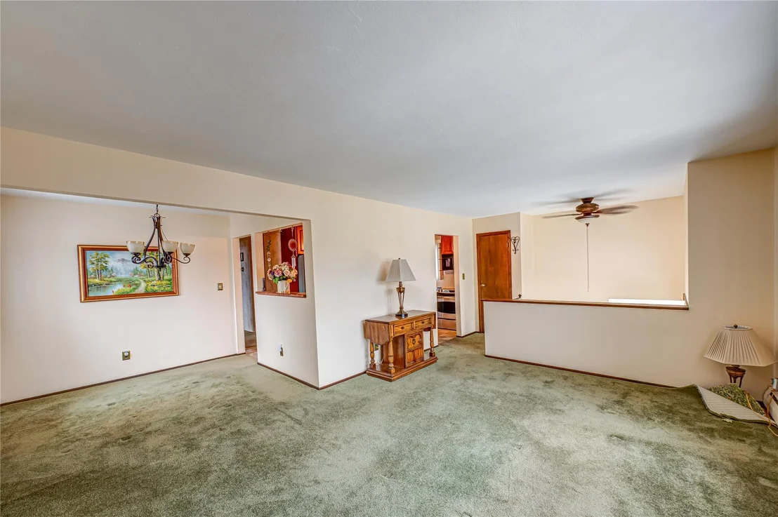 Photo of 50 West Hampton Road