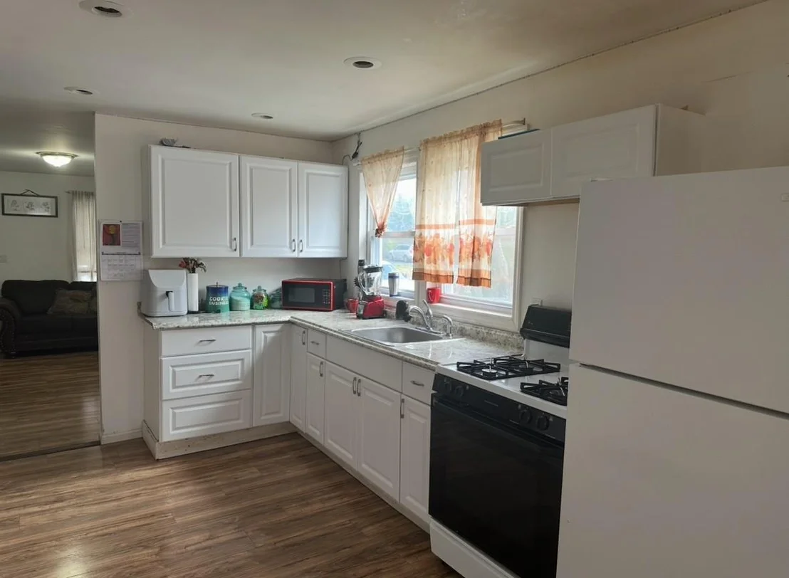 Photo of 553 Raynor Avenue
