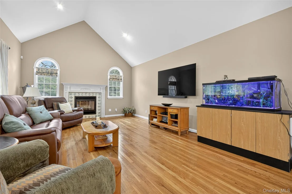 Photo of 14 Meadow Crest Drive