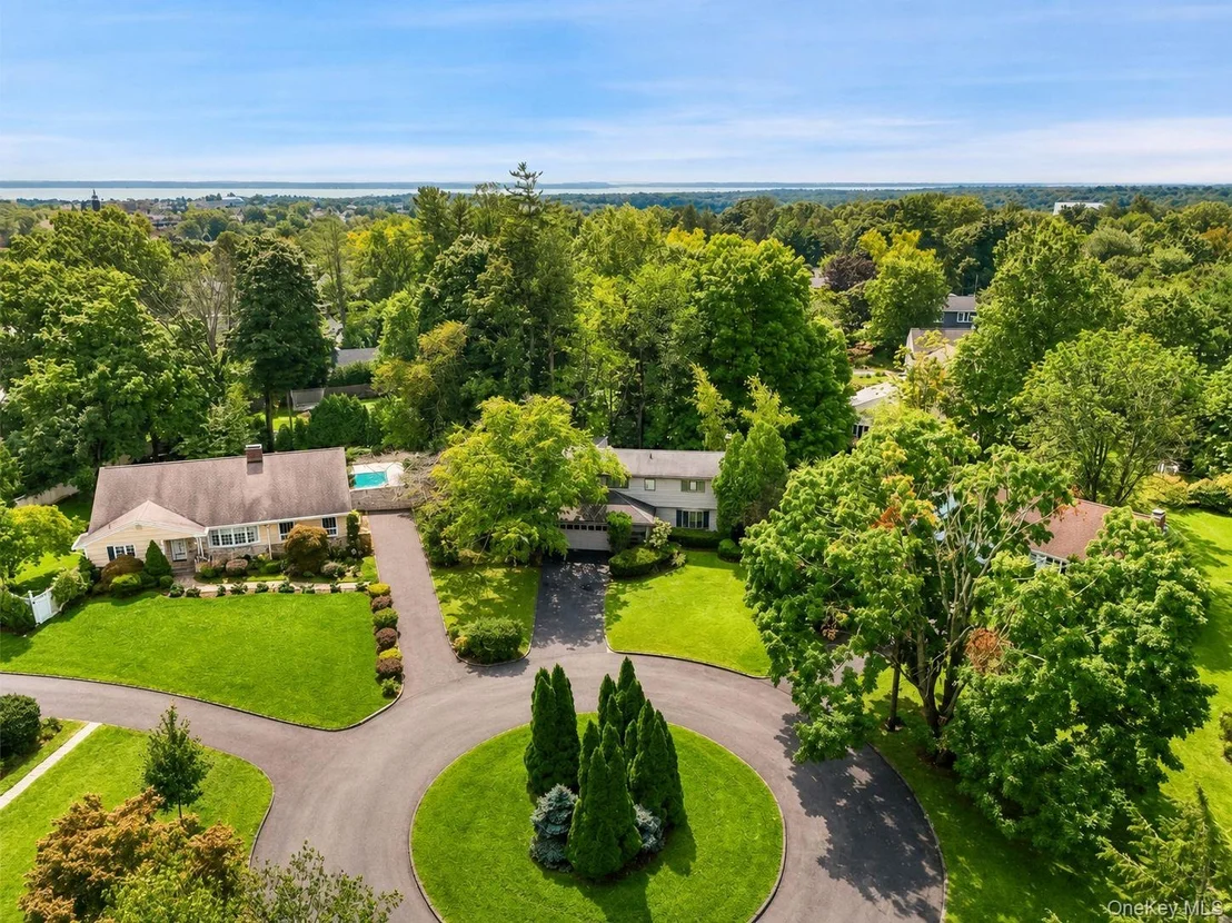 Photo of 4 Greenhouse Circle