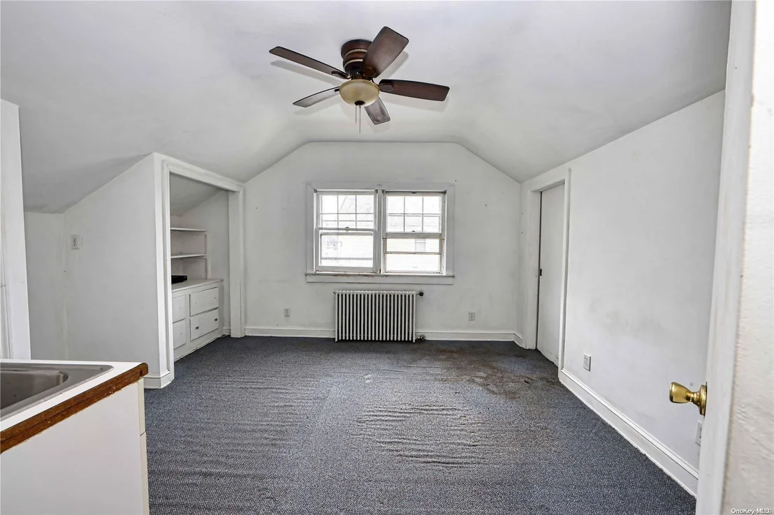 Photo of 44 Carleton Avenue