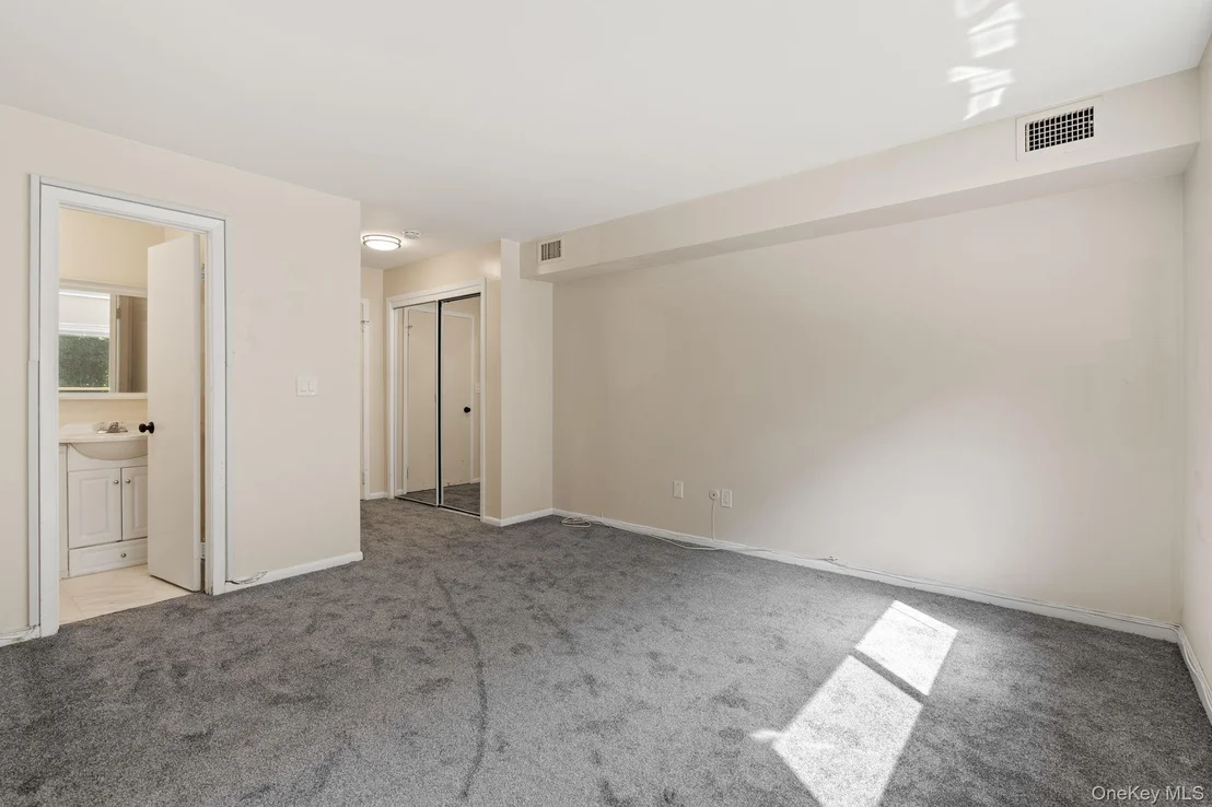 Photo of Unit 813 at 26 Cooper Road