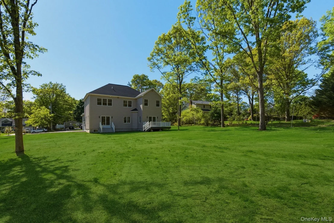 Photo of 95 Grassy Pond Drive