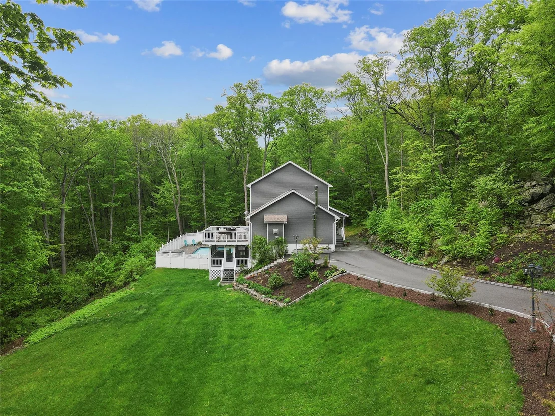 Photo of 25 Crest Road
