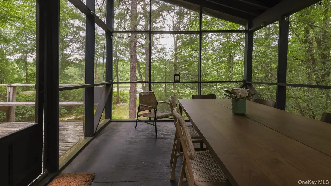 Photo of 1289 Plank Road