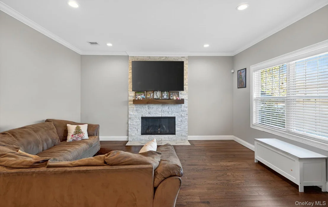 Photo of 805 Pine Place