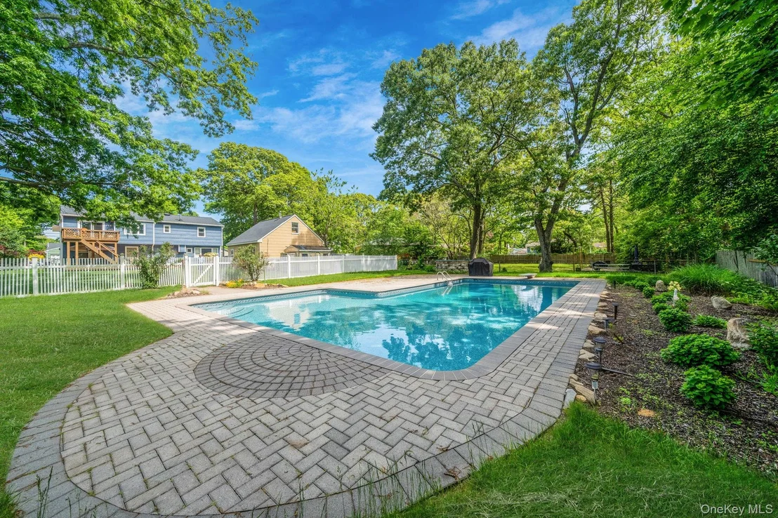 Photo of 489 Carnation Drive