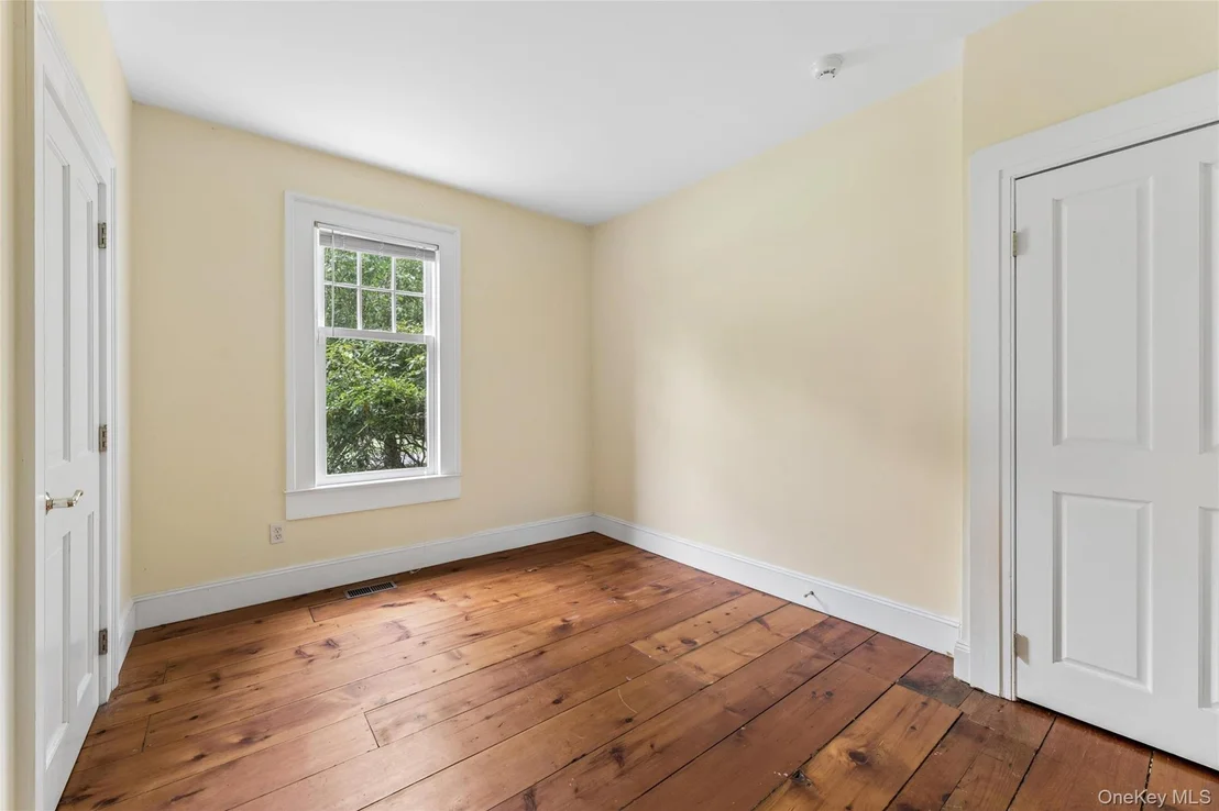 Photo of 25105 Main Road N