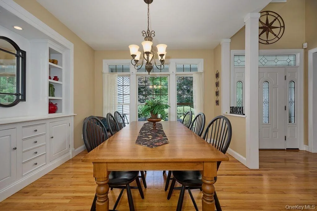 Photo of 90 River Road