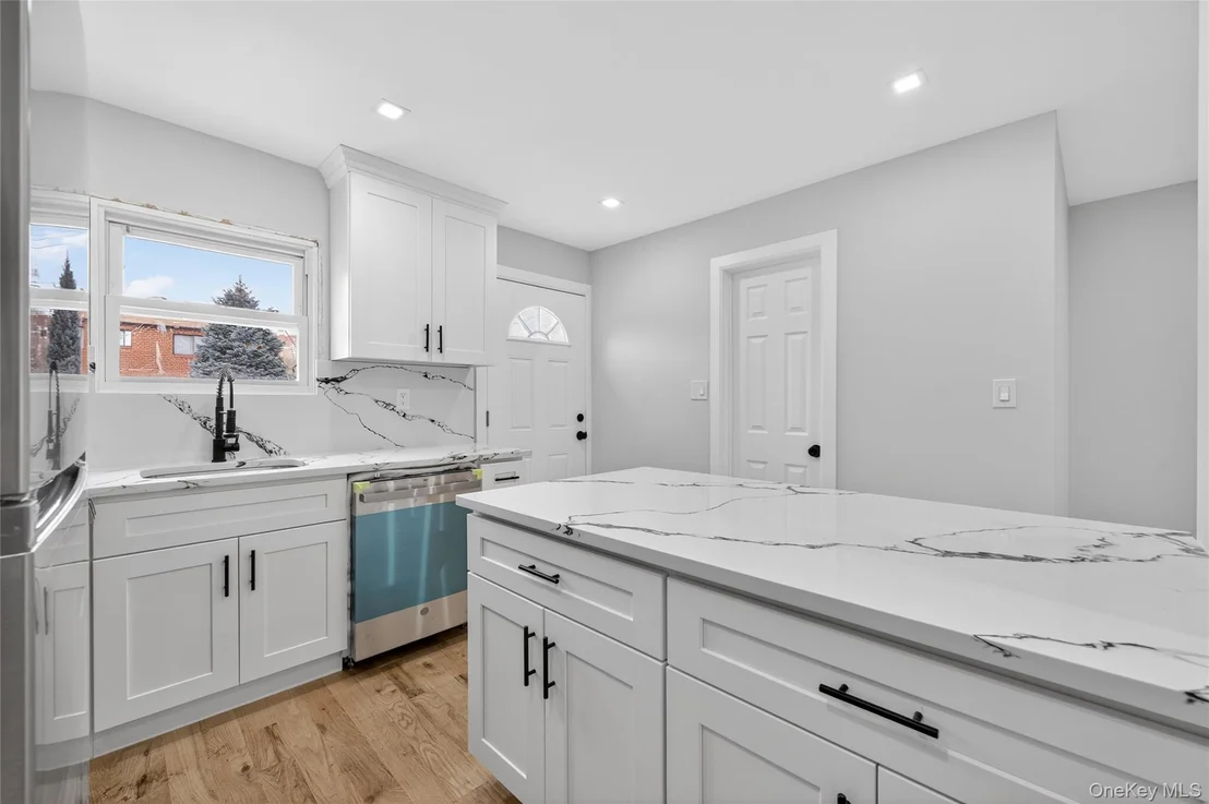 Photo of 699 Sackman Street