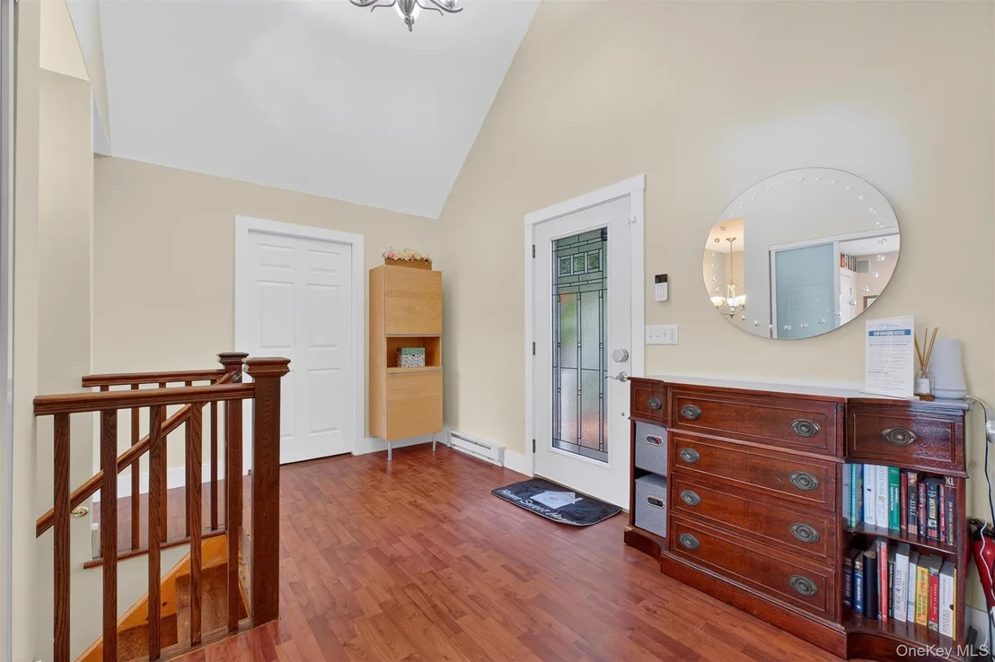 Photo of 60 LAKEVIEW DR