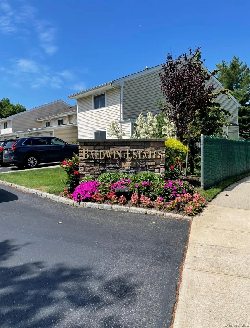 Photo of Unit 504 at 2355 Pershing Boulevard