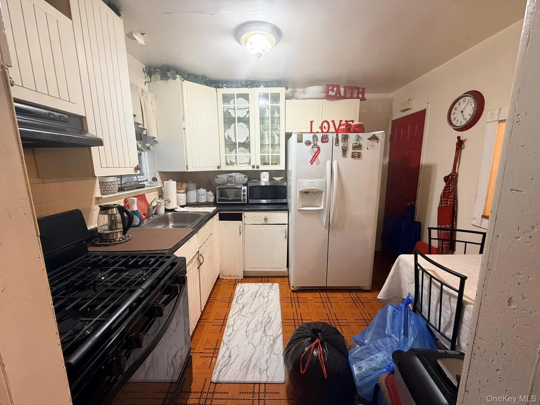 Photo of 892 Blake Avenue