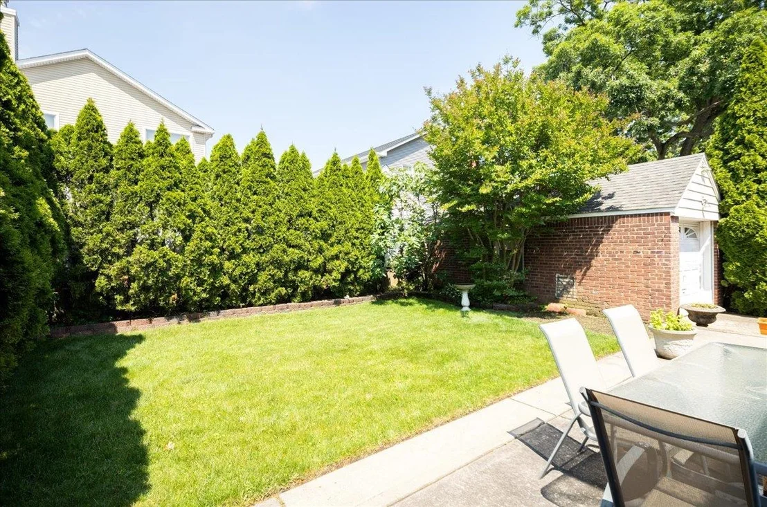 Photo of 1004 Jackson Avenue