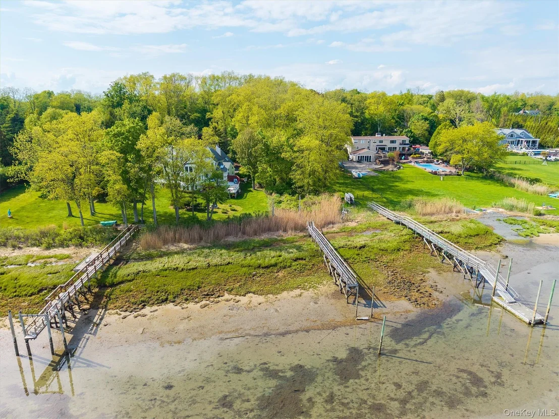 Photo of 133 Old Field Road
