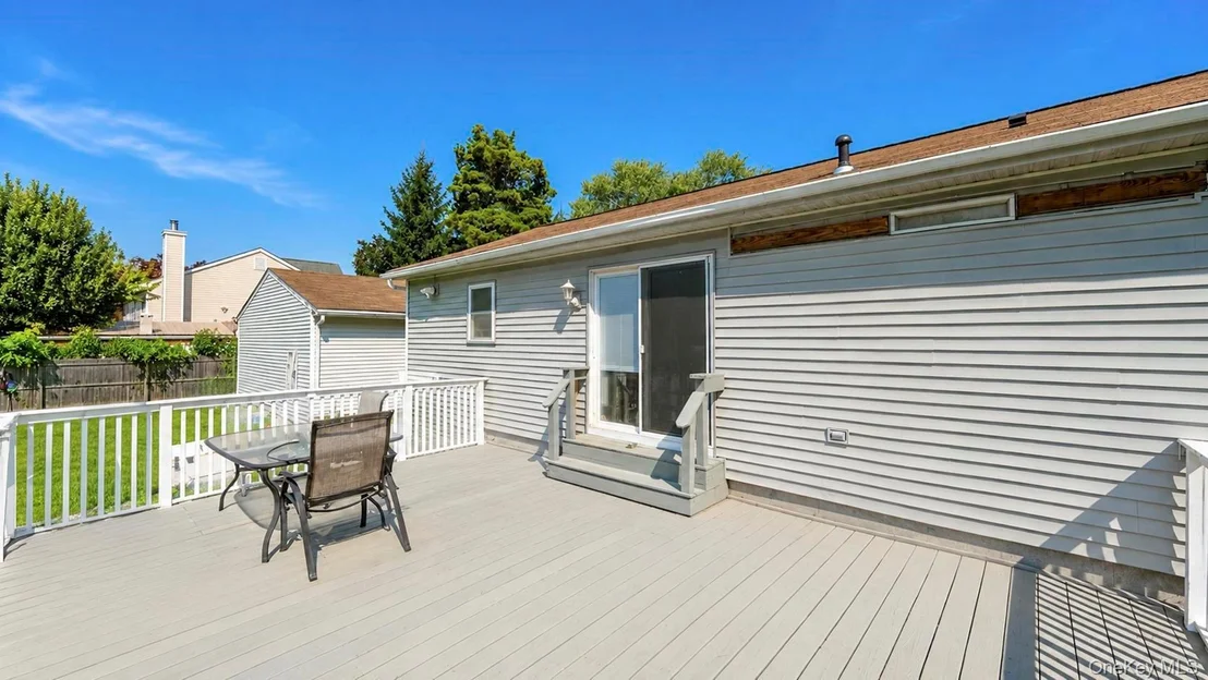 Photo of 28 Mapleton Avenue