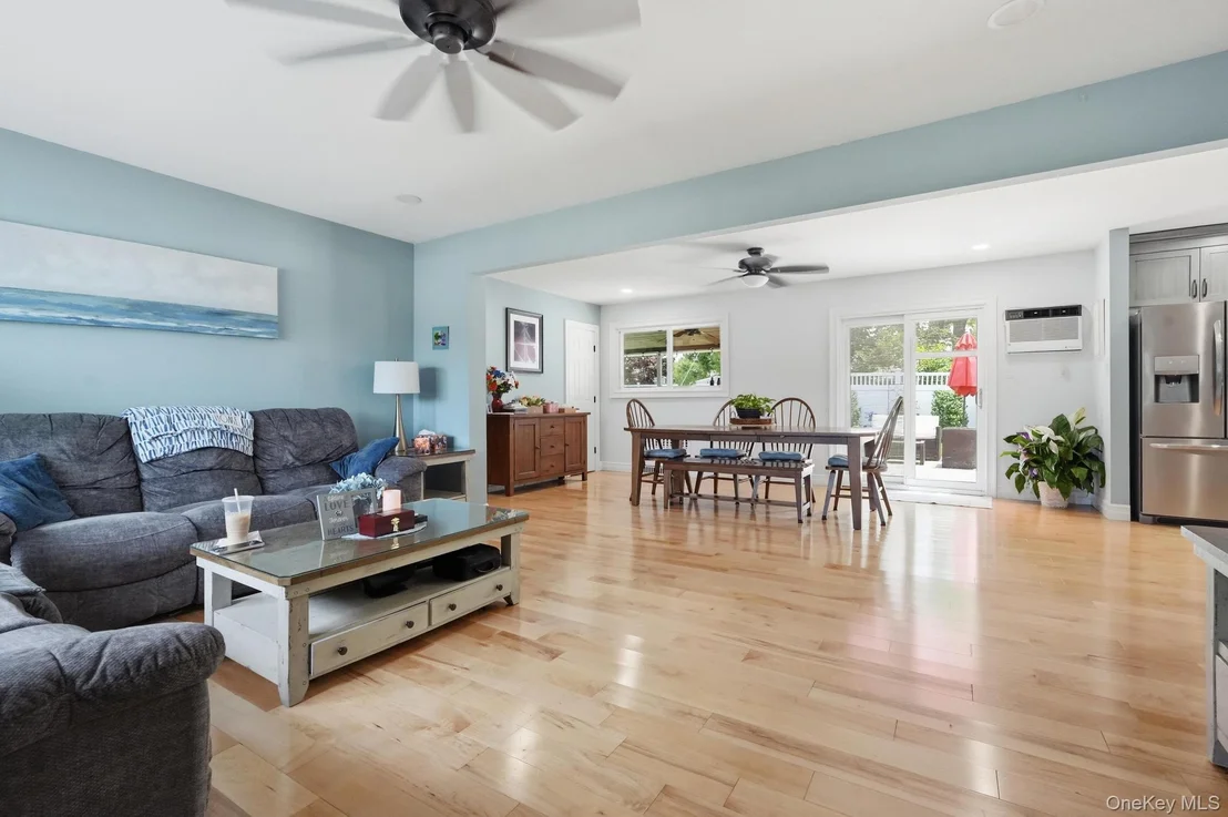 Photo of 841 Willow Road