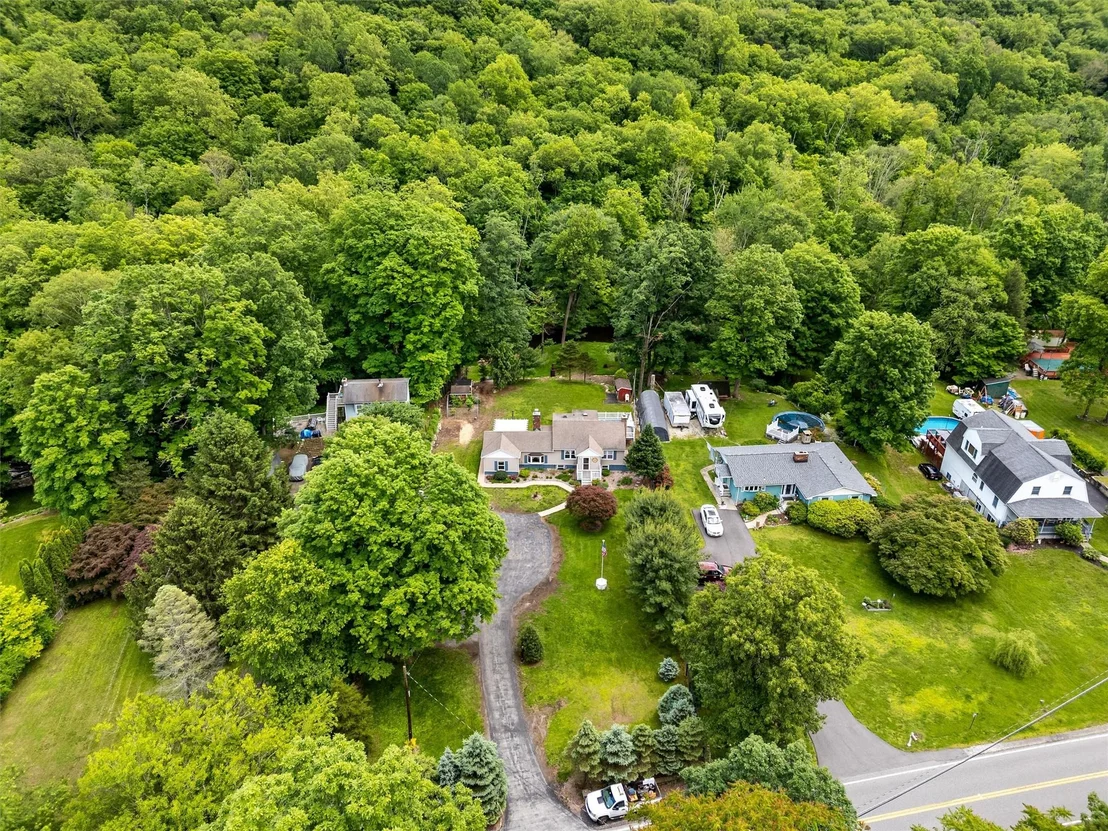 Photo of 440 Sprout Brook Road