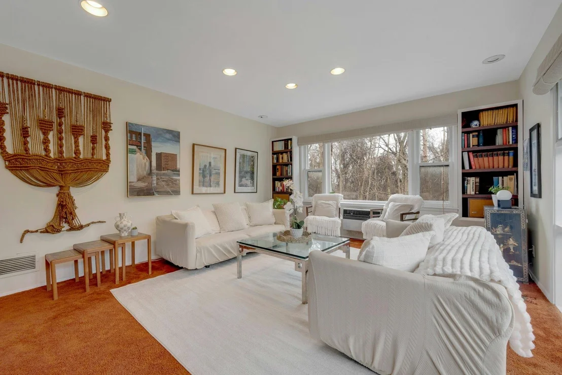 Photo of 180 N Hampton Drive