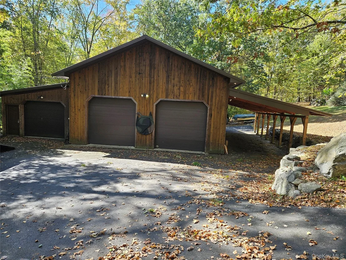 Photo of 1644 Lakes Road