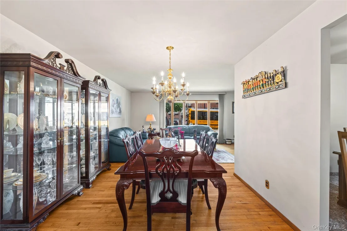 Photo of 900 Vincent Avenue