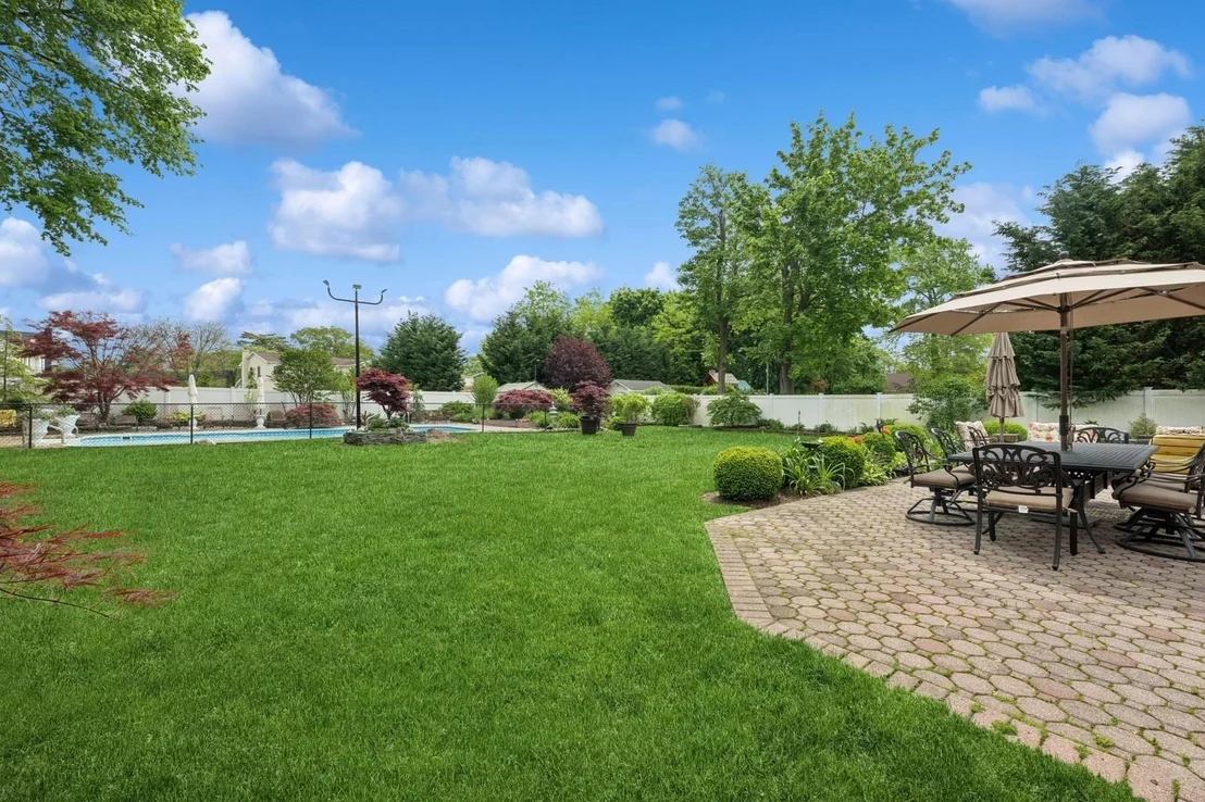 Photo of 2525 Beverly Road